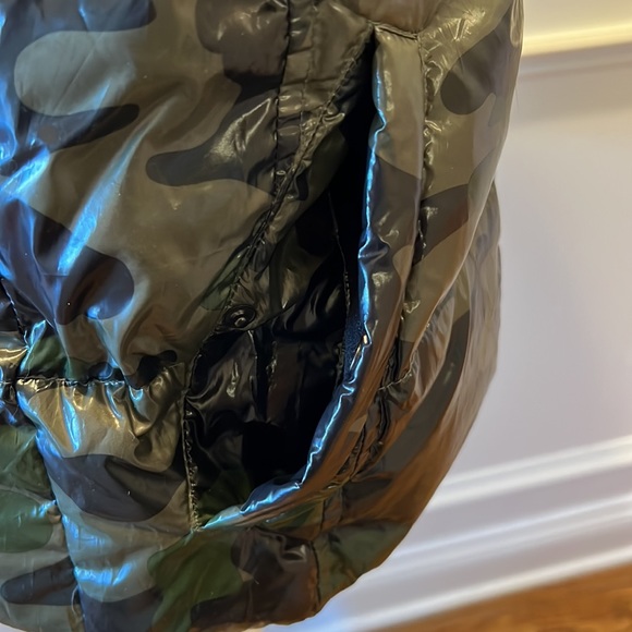 S13 Camouflage Green and Black Puffer Vest w/ Faux Fur Detachable Hood Sz Small - Picture 10 of 16